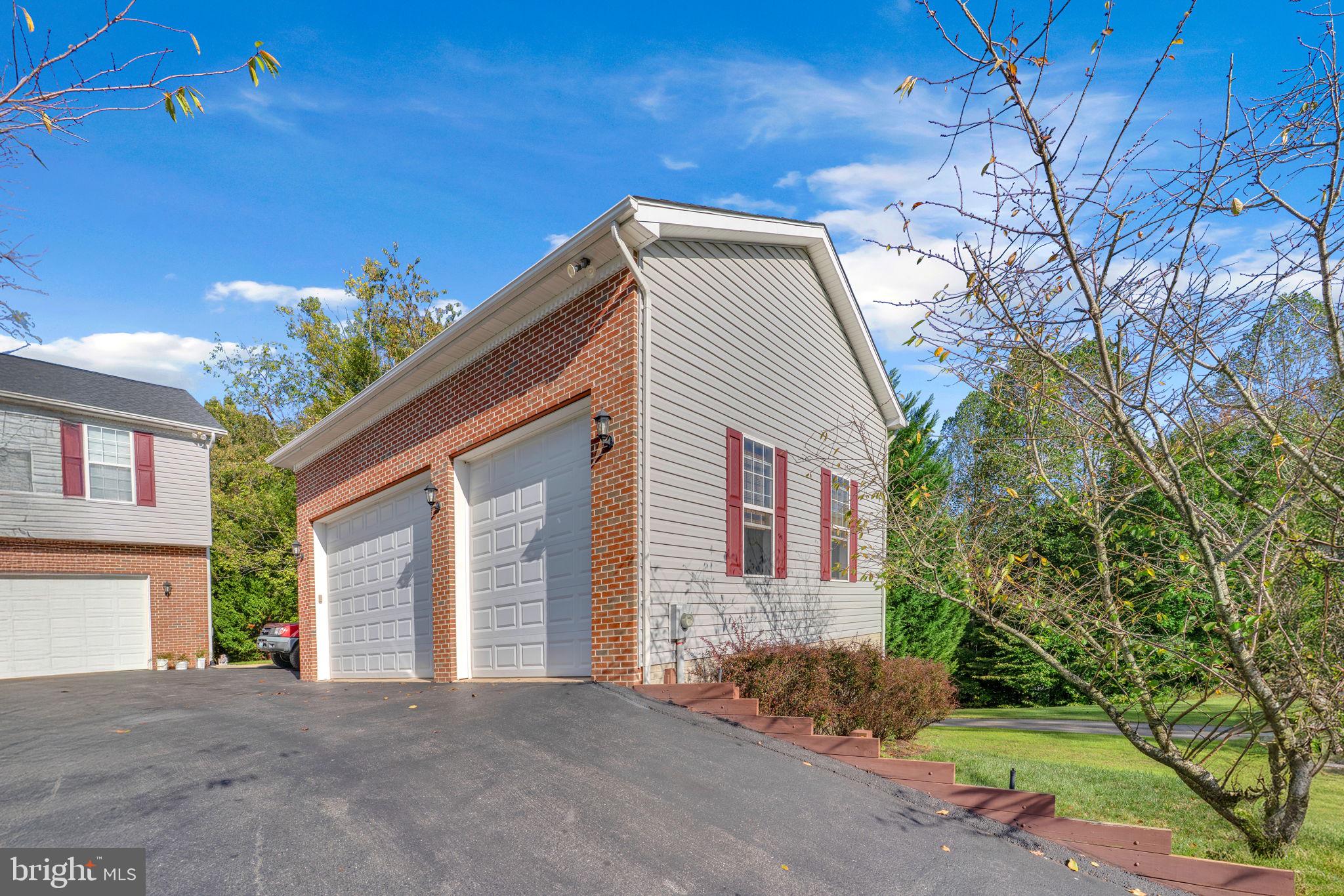 RUSTIC HILLS - Residential