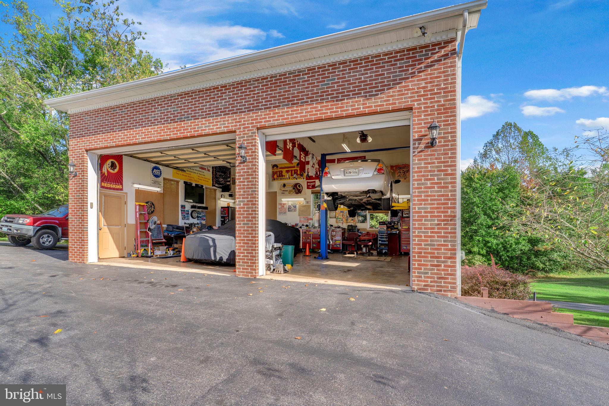 RUSTIC HILLS - Residential