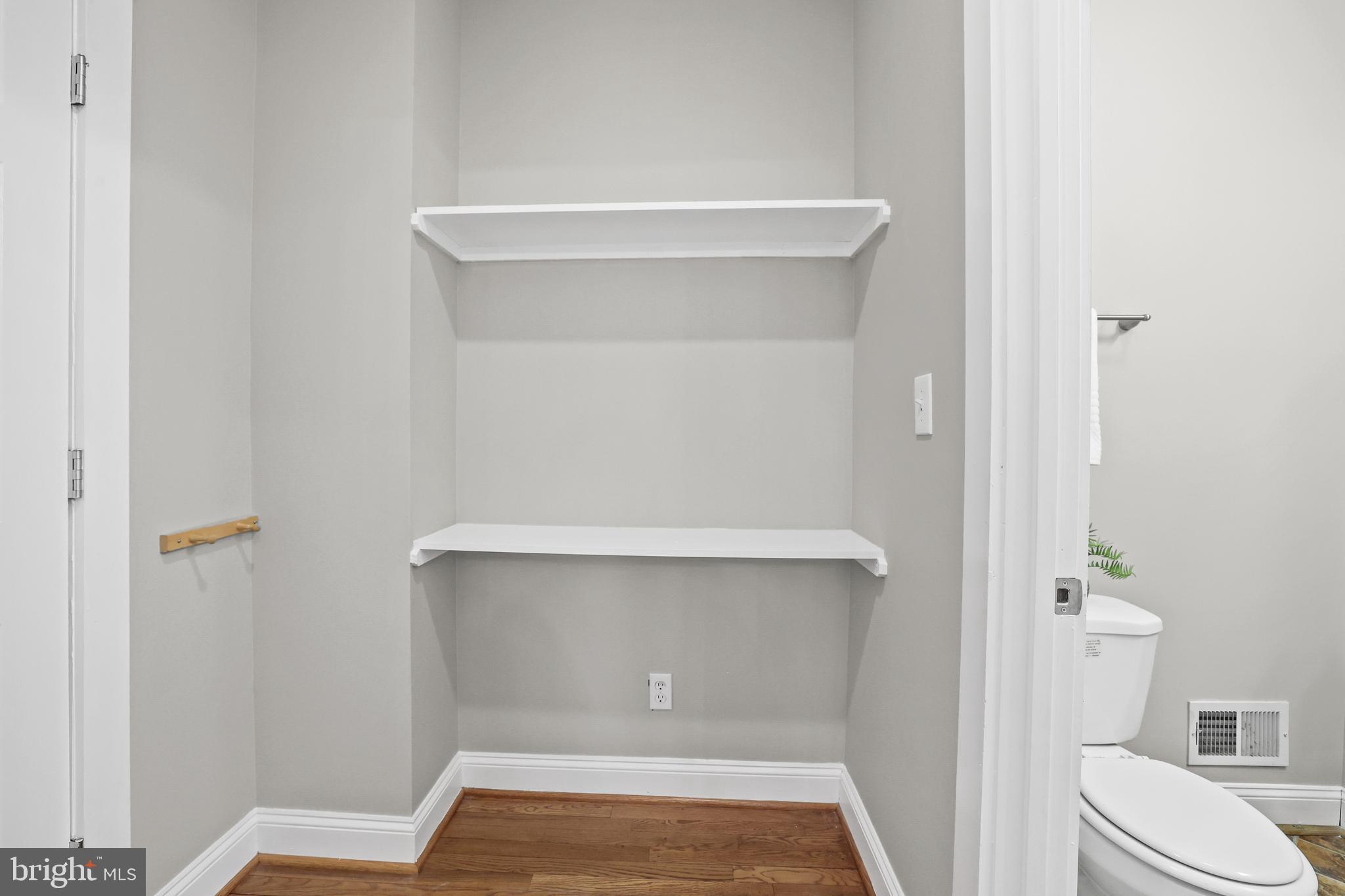 BROYHILLS MCLEAN ESTATES - Residential