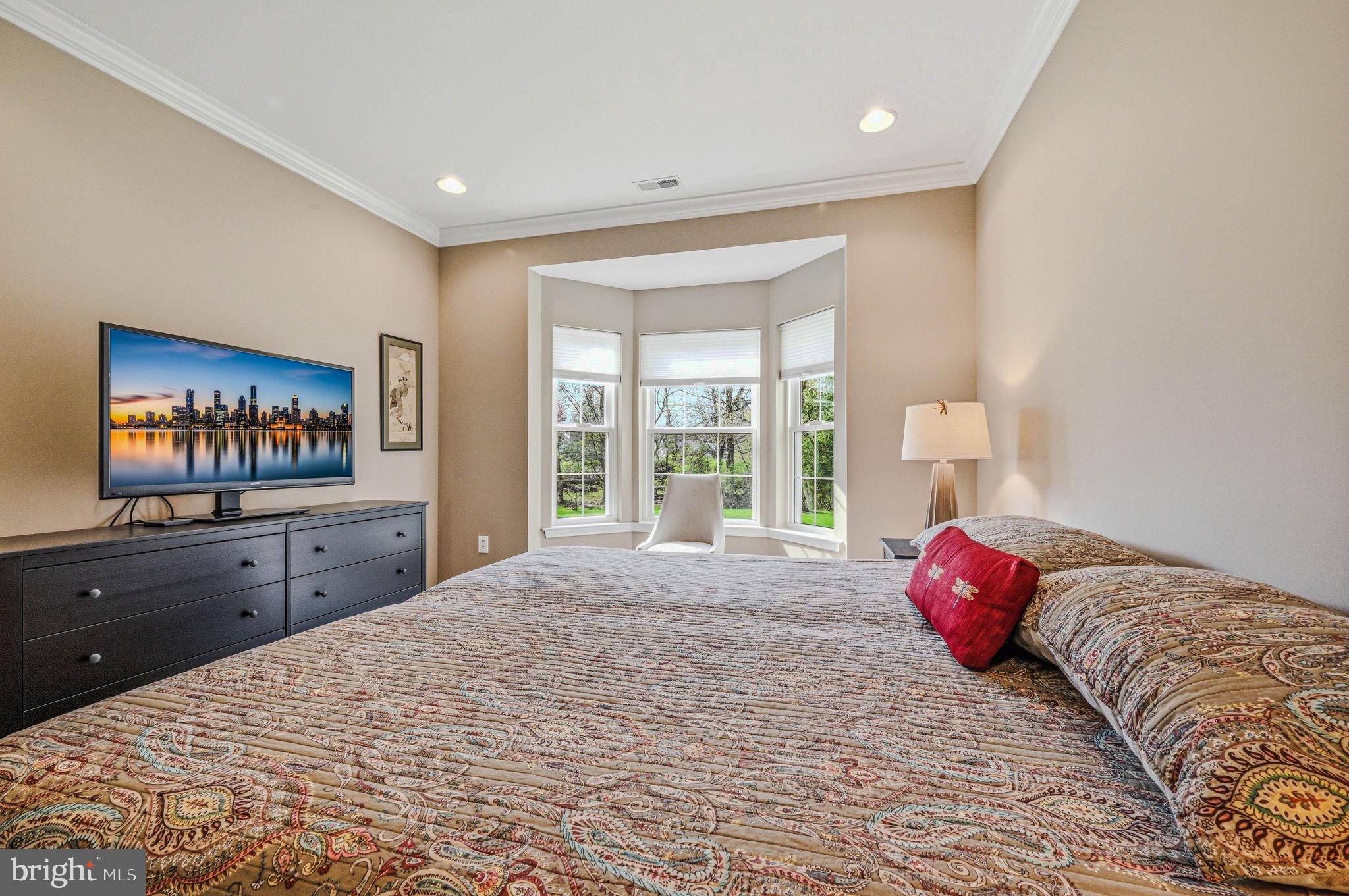 CREEKSIDE VILLAGE - Residential