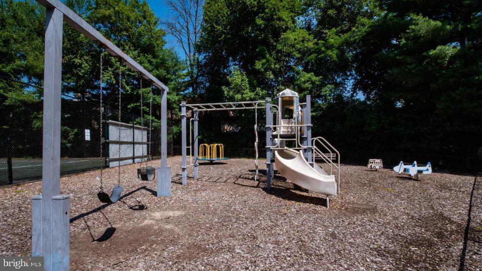 SEVEN OAKS - Residential