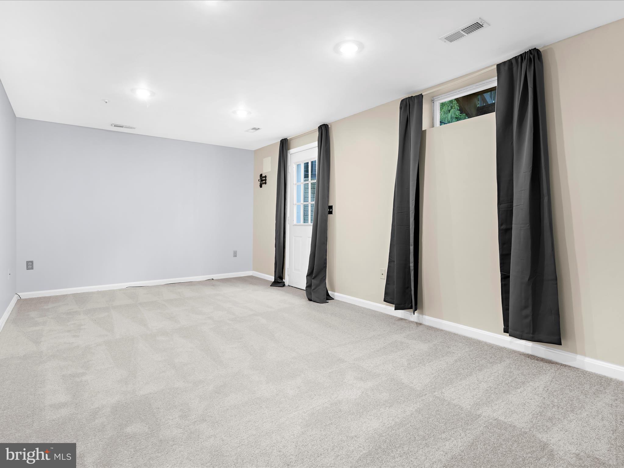 SEVEN OAKS - Residential