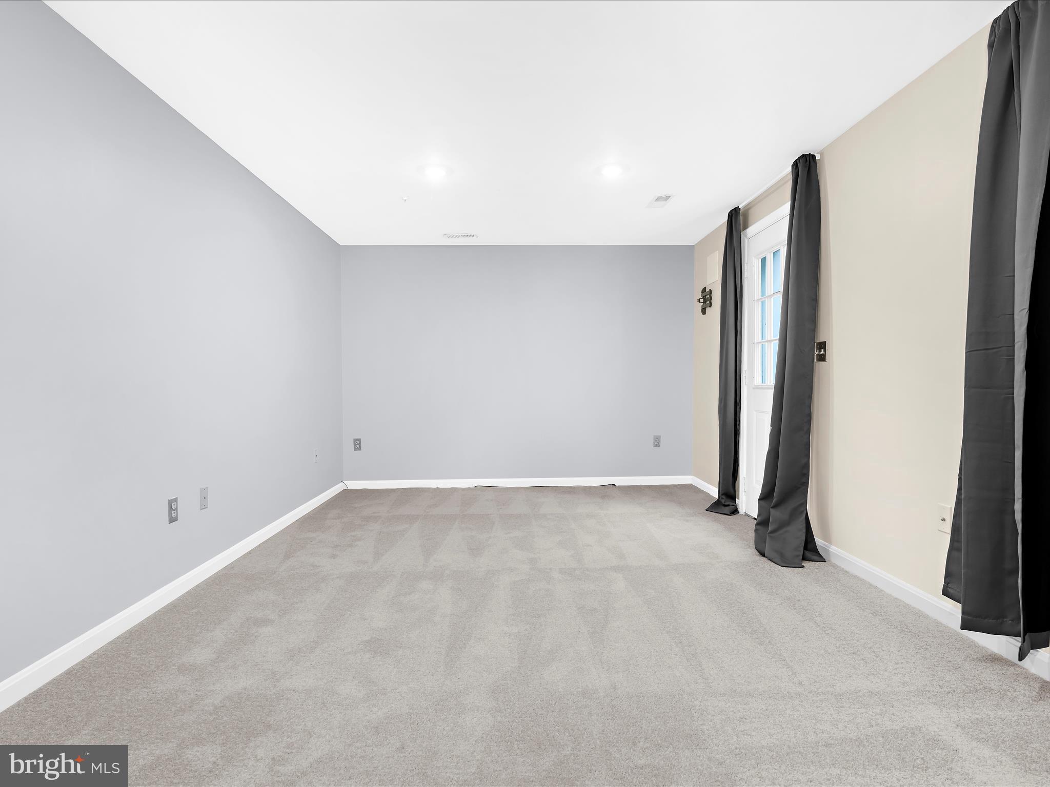 SEVEN OAKS - Residential