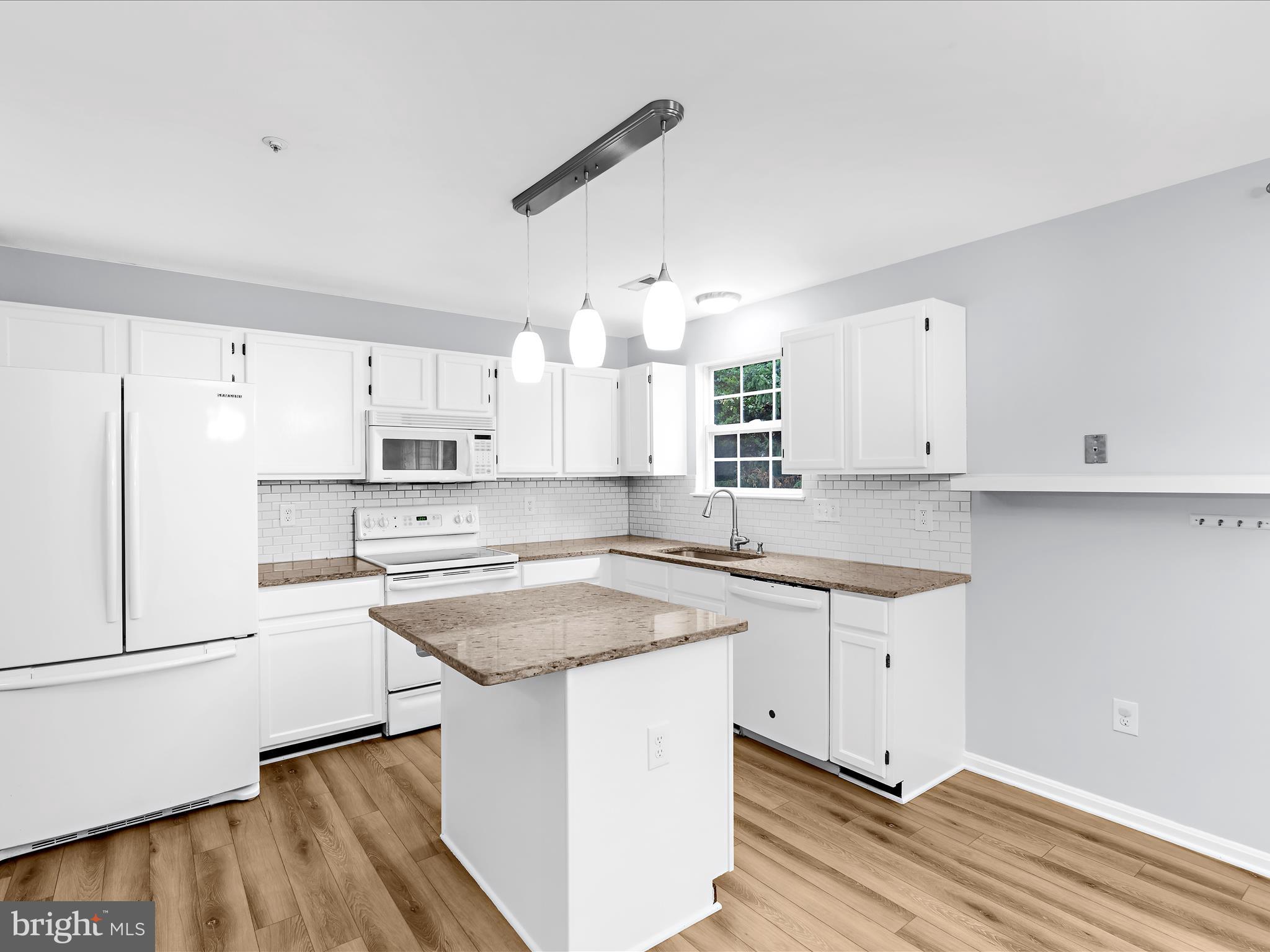 SEVEN OAKS - Residential