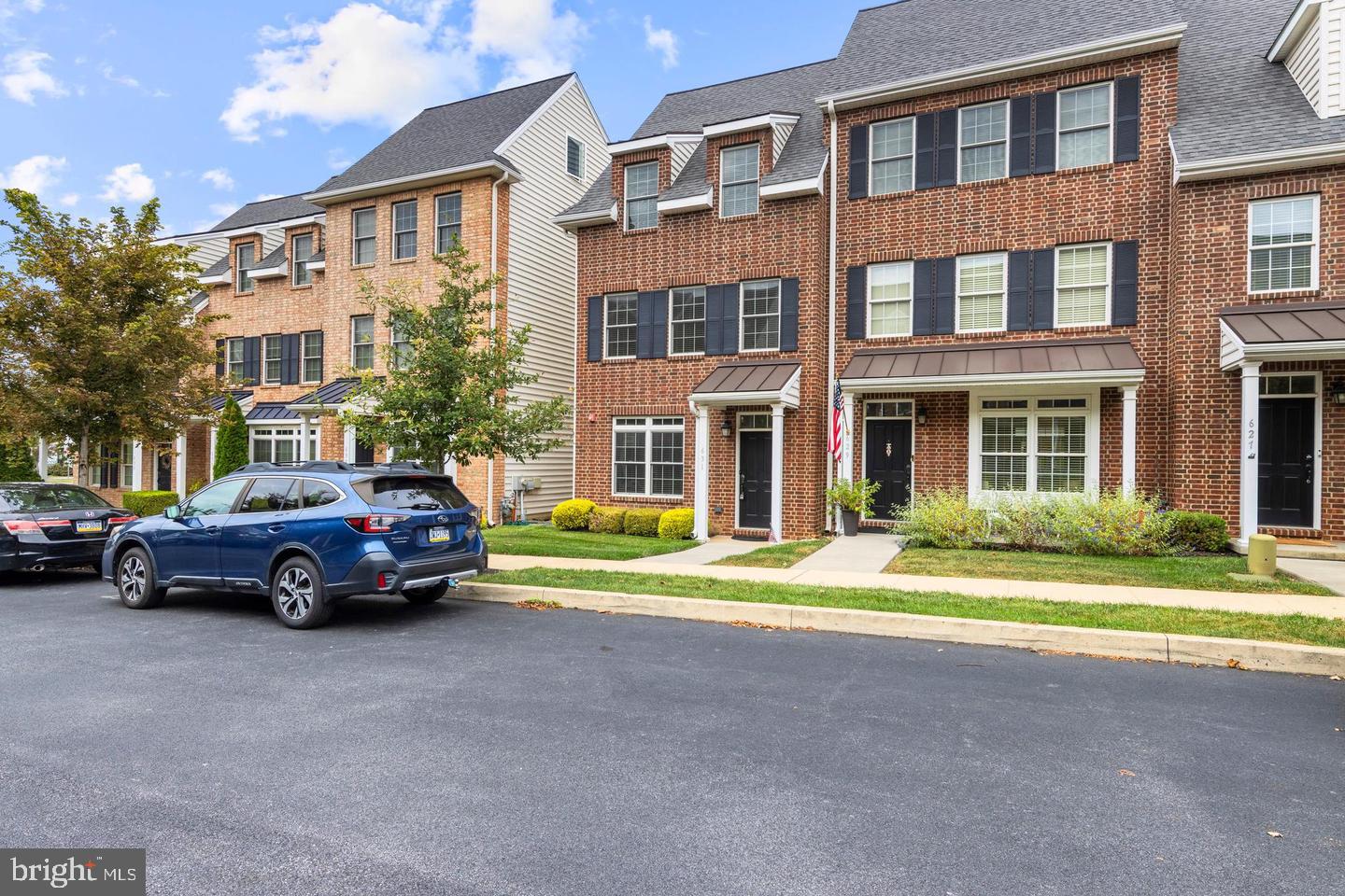 631 W MAGNOLIA COURT
