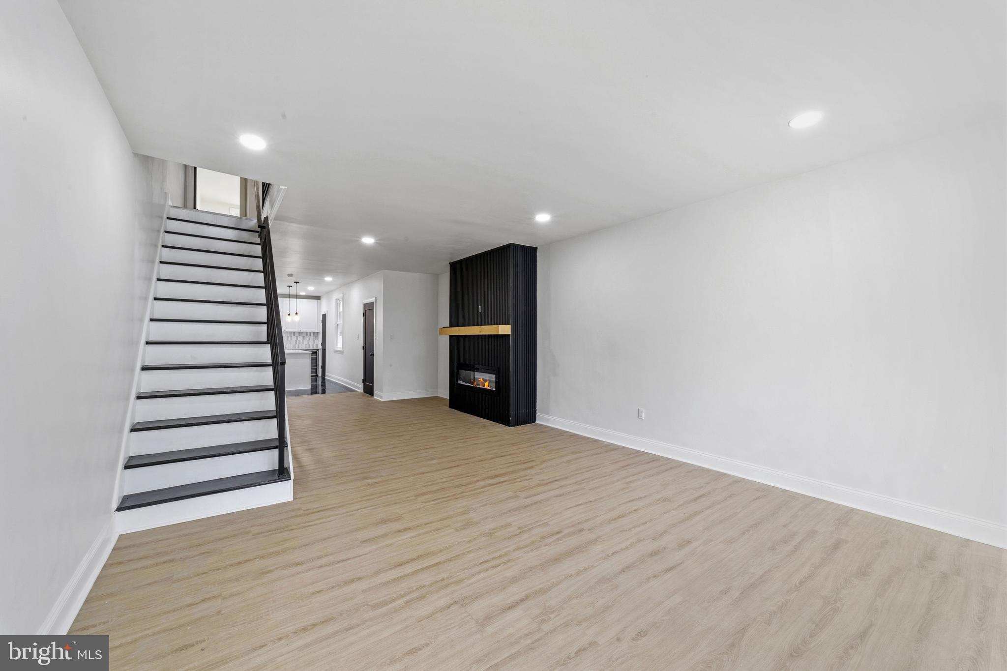 6139 N FRANKLIN STREET