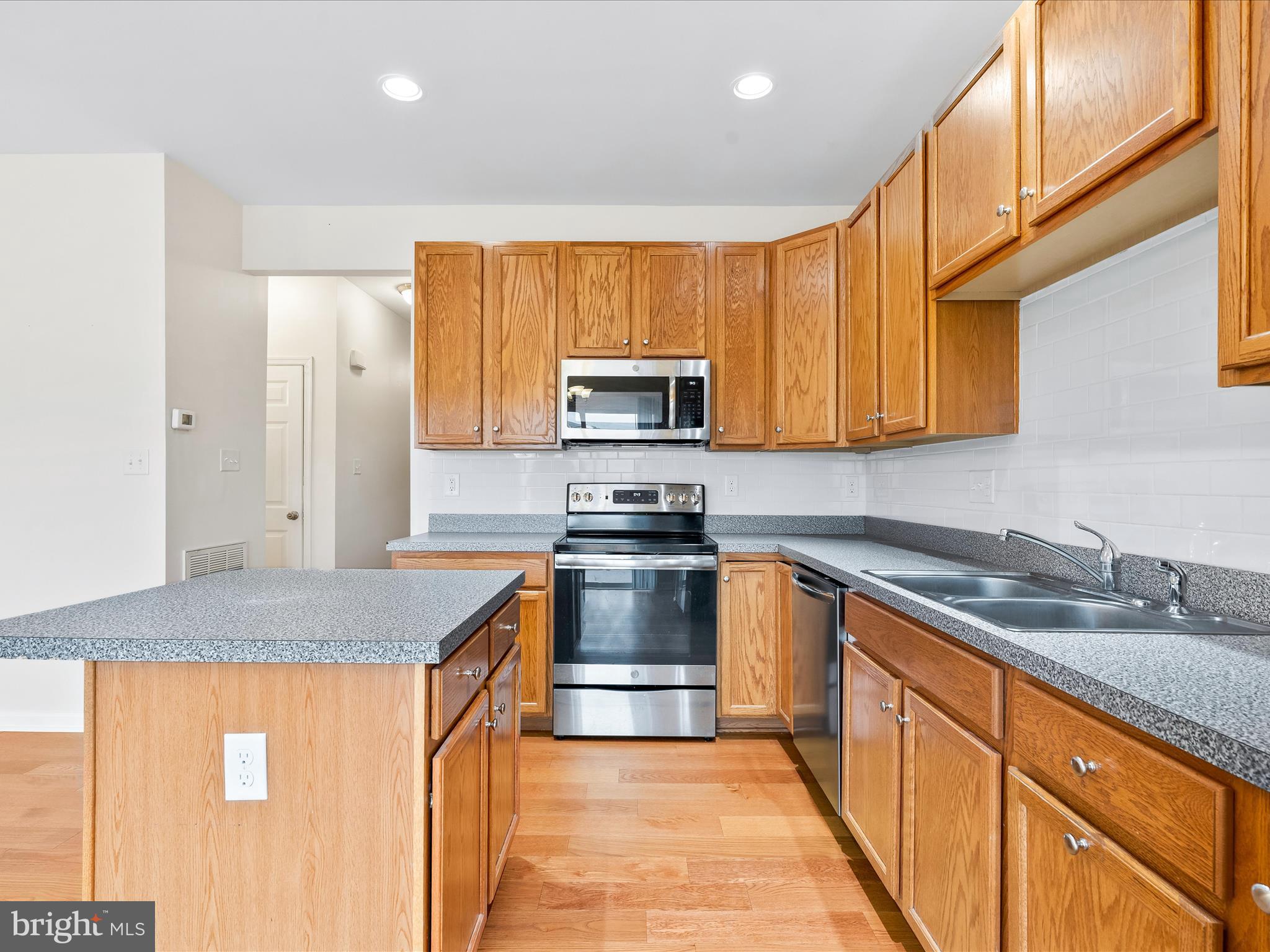 ARCHERS ROCK - Residential