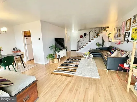 MLS: VAAX2058710
