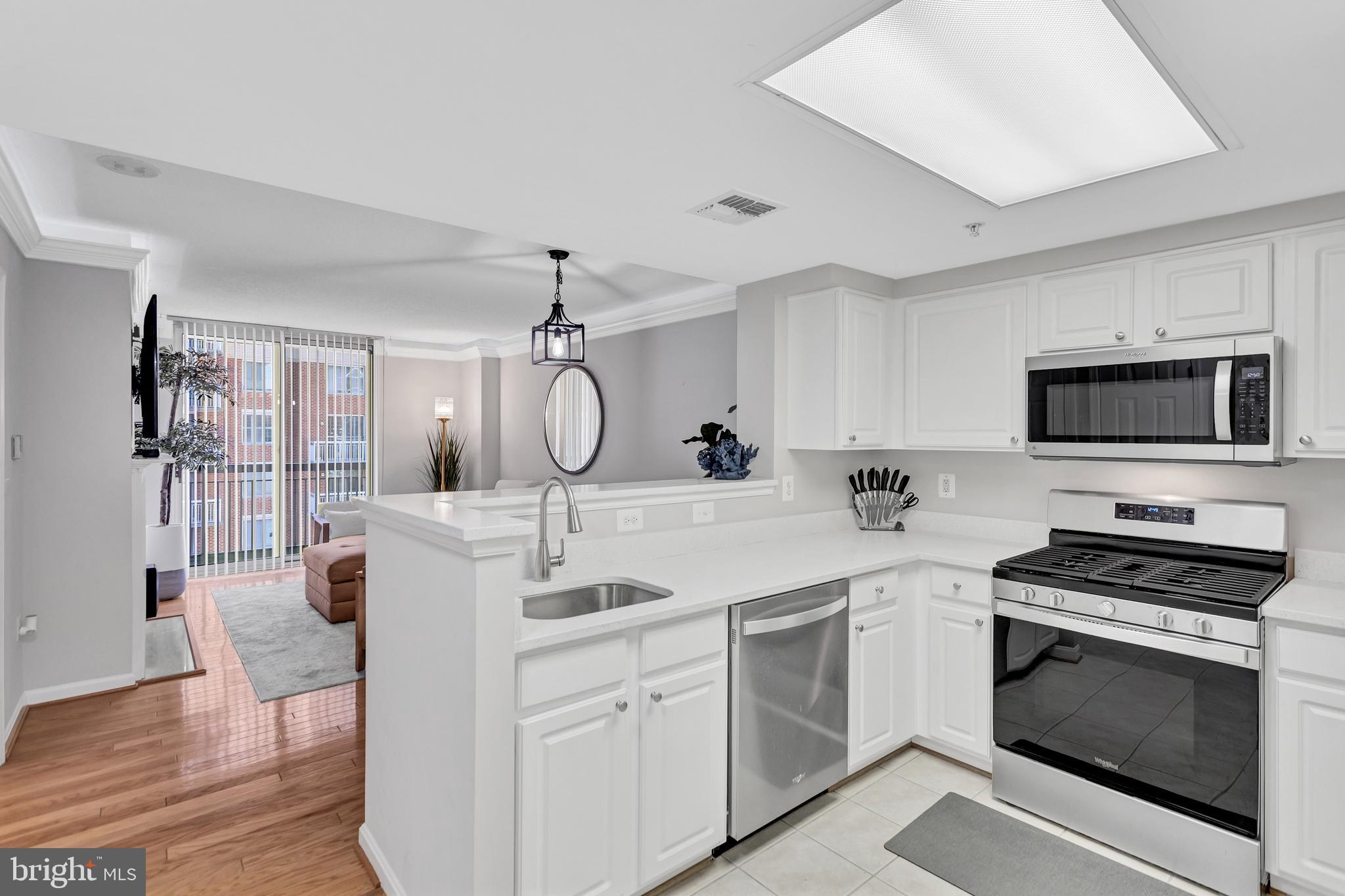 LEXINGTON SQUARE - Residential