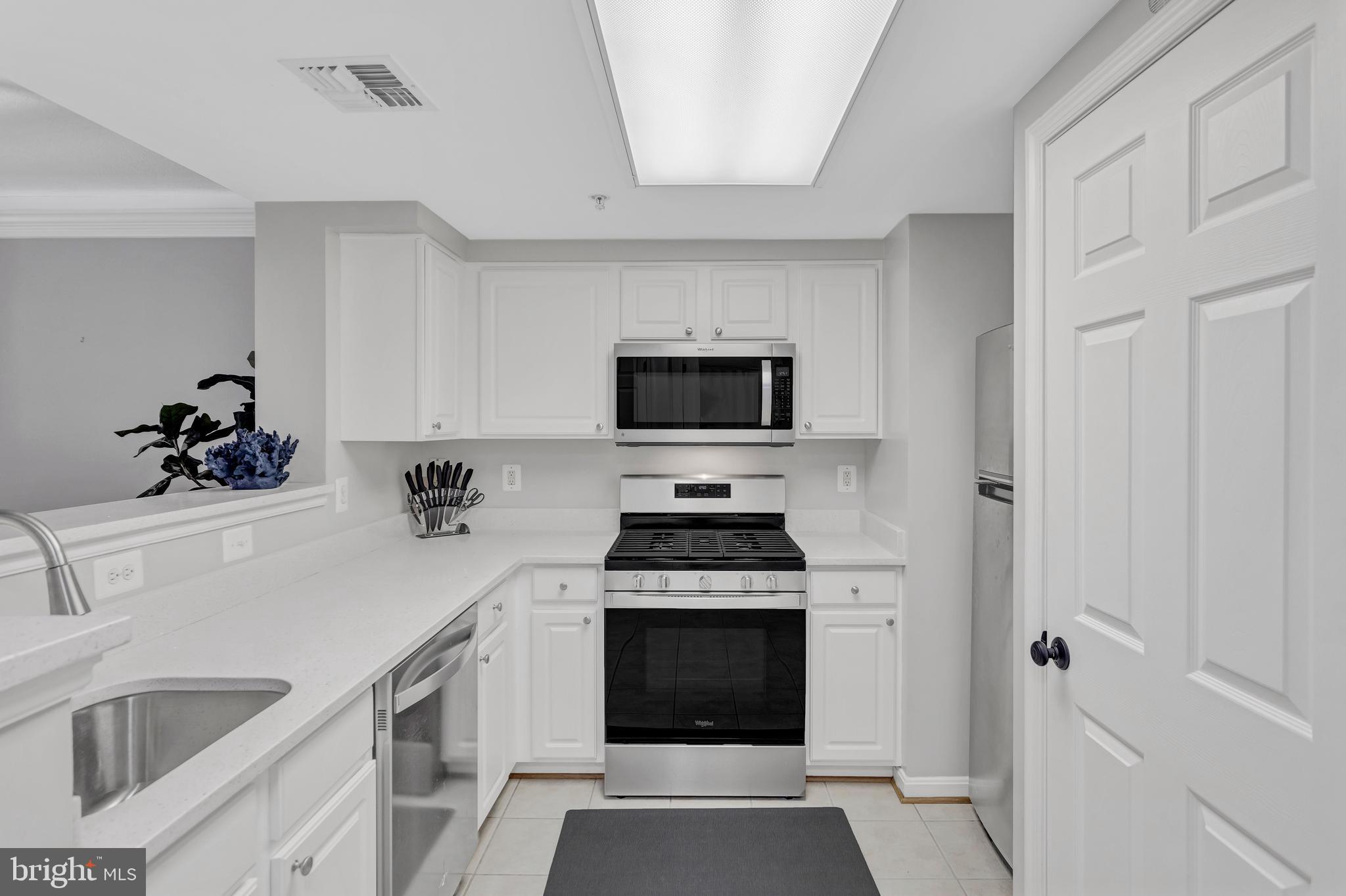 LEXINGTON SQUARE - Residential