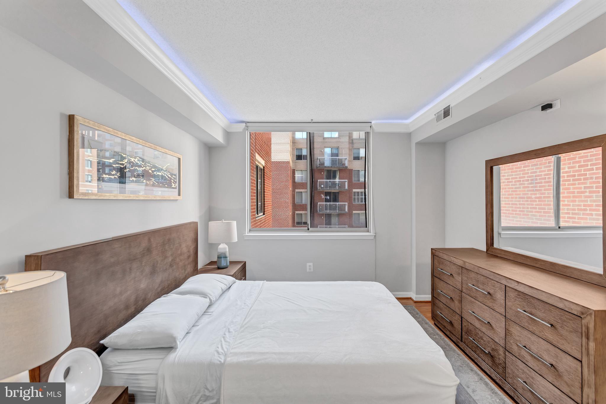 LEXINGTON SQUARE - Residential