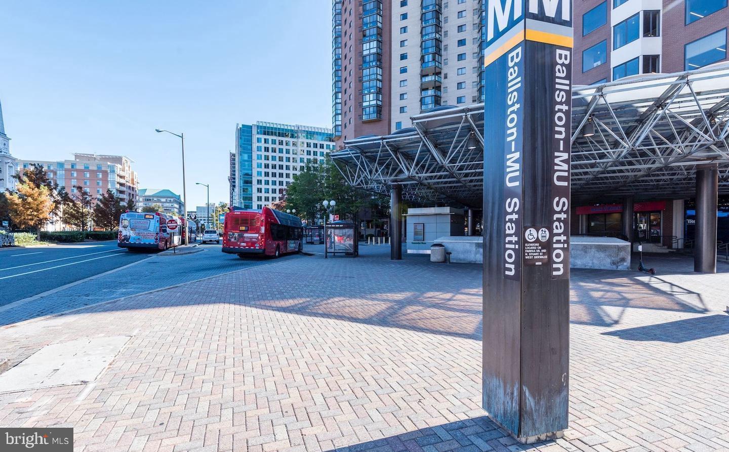 LEXINGTON SQUARE - Residential