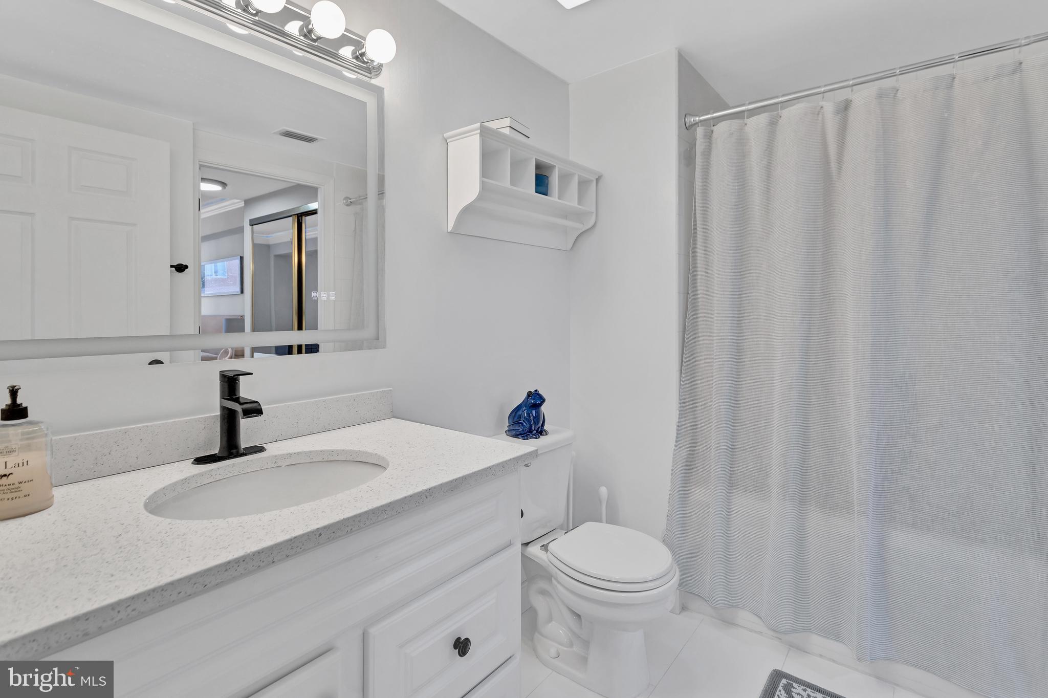 LEXINGTON SQUARE - Residential