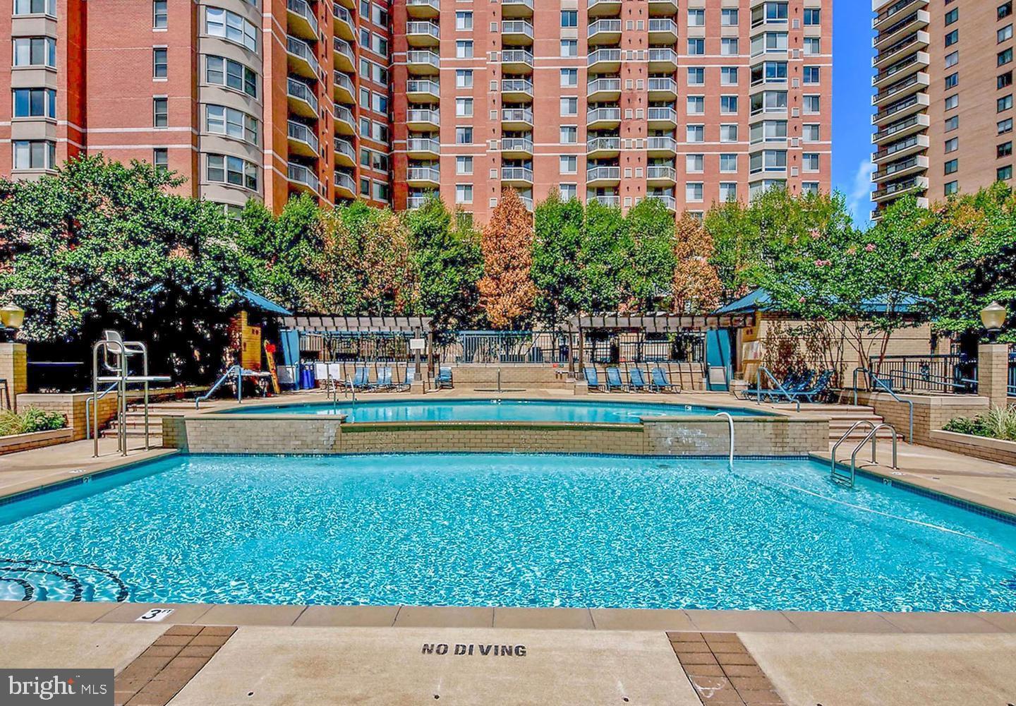 LEXINGTON SQUARE - Residential