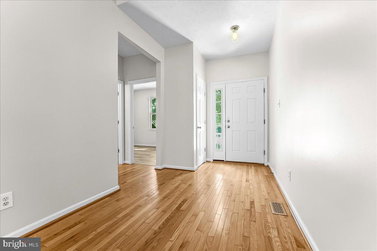 7 JOHN ADAMS LANE