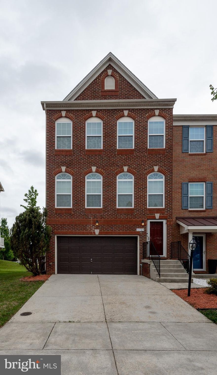 Seize the Opportunity: Exquisite End-Unit Townhome
Introducing a spectacular end-unit townhome that impeccably blends style, luxury, and convenience. This distinctive residence offers:
3 Spacious Bedrooms: Ample room for personalization and relaxation.
2 Full Baths & 2 Half Baths: Designed with functionality and elegance in mind.
A Spacious Two-Car Garage: Providing plenty of parking and extra storage space.
New Kitchen Appliances
Inside, you’ll experience a thoughtfully crafted interior where generous living spaces meet upscale finishes. The open-concept layout flows beautifully from room to room, making entertaining effortless and comfortable. The gourmet kitchen is a particular highlight, equipped with top-tier stainless steel appliances, an extended granite countertop, and abundant workspace—a dream come true for anyone who loves to cook. The serene master suite offers a private retreat to unwind after a busy day.
Located in a tranquil community, this townhome delivers unparalleled convenience. With easy access to shopping, dining, entertainment, and major commuter routes, every necessity is within reach. This property isn’t just a house—it’s an invitation to a refined lifestyle that beautifully balances luxury and practicality.
Take the next step toward making this extraordinary townhome your own. Imagine the possibilities and start living the lifestyle you deserve!