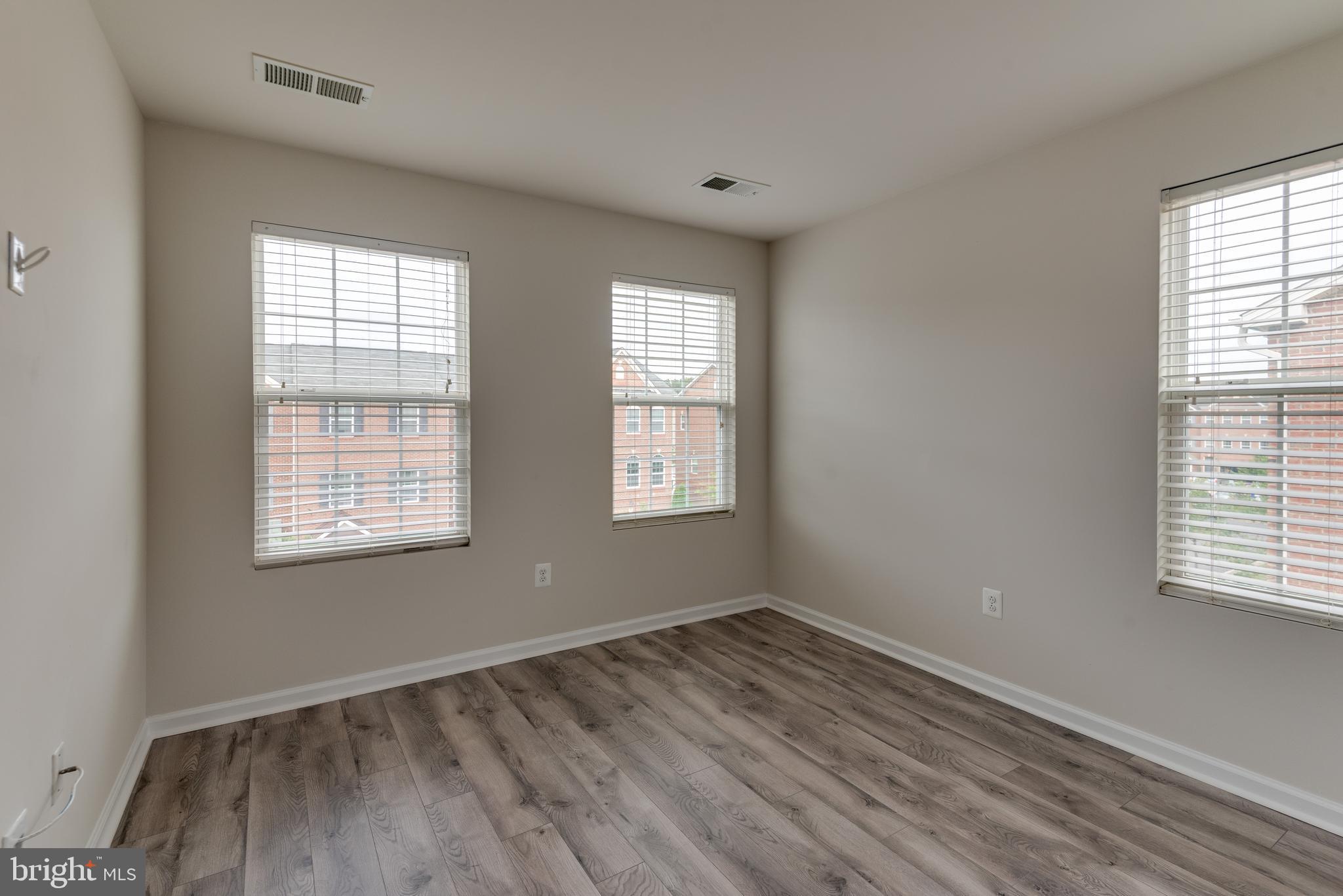 ST CHARLES GLENEAGLES - Residential Lease