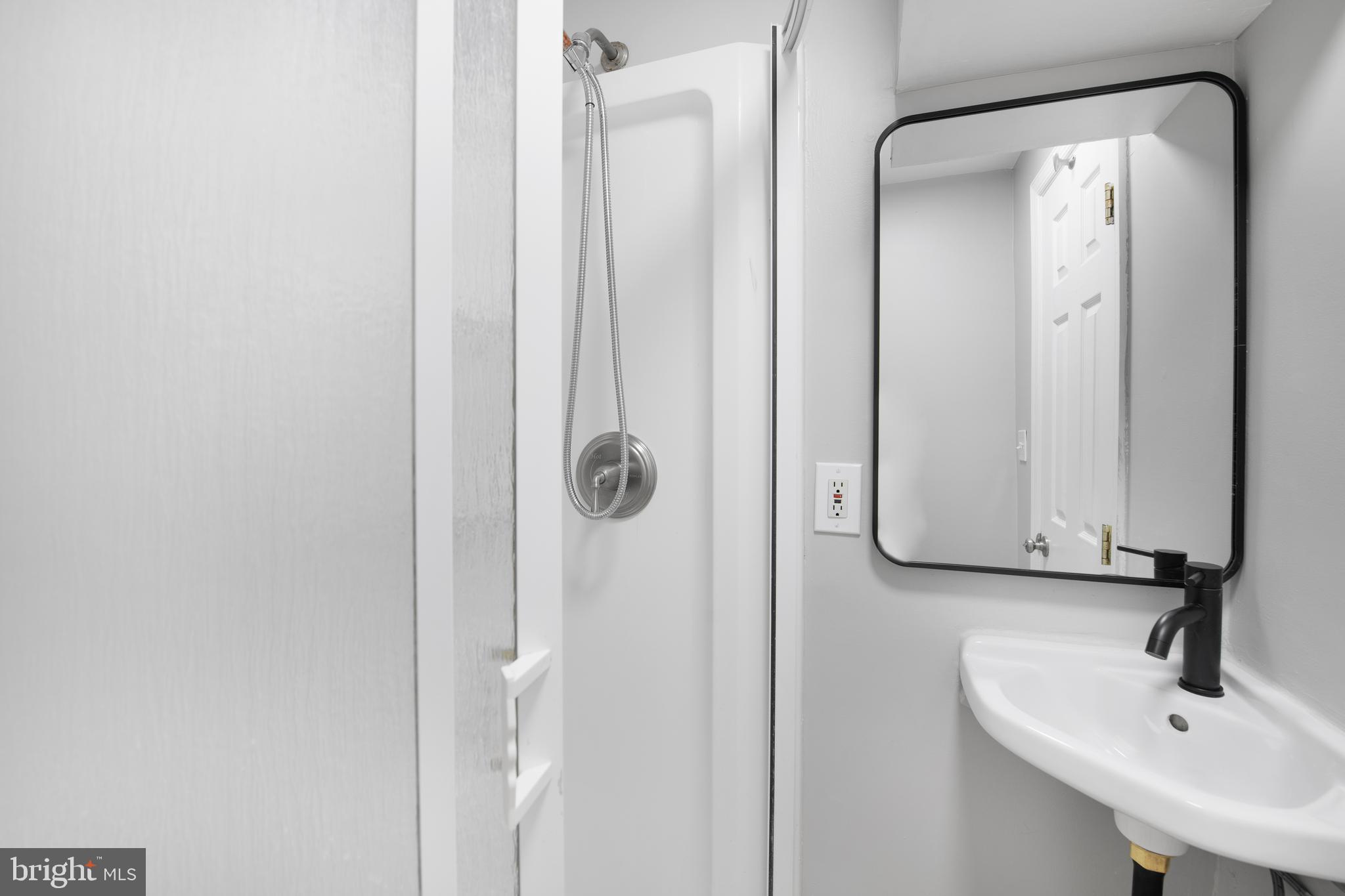 LOGAN/SHAW - Residential Lease