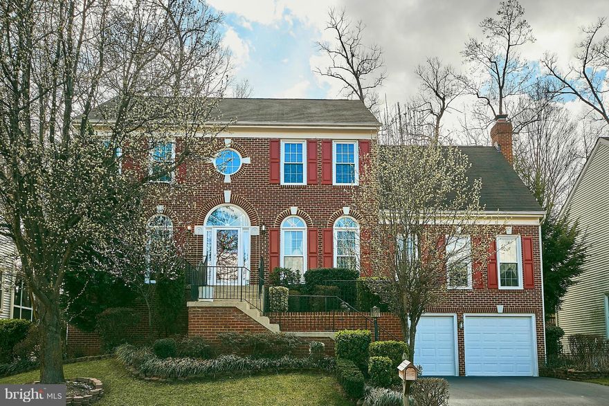 HUGE PRICE DROP!  Spectacular SF home w/ 4 BR, 3.5 BA & 2 car garage. Beautiful, remod kitchen w/ island, breakfast nook, granite, more!  Sep liv & din rooms. Large family room w/ FP.  Gorgeous screen porch. Master BA w/ FULLY REMOD BATH, W-I closet. Lower lvl Rec Room, Sep Office, & full bath.  Fenced bckyrd.  West Springfield pyramid!  GREAT commuter location!