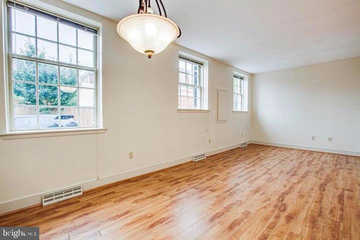 MARY WASHINGTON SQUARE - Residential Lease