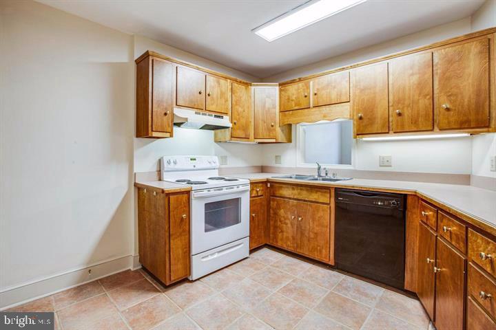 MARY WASHINGTON SQUARE - Residential Lease