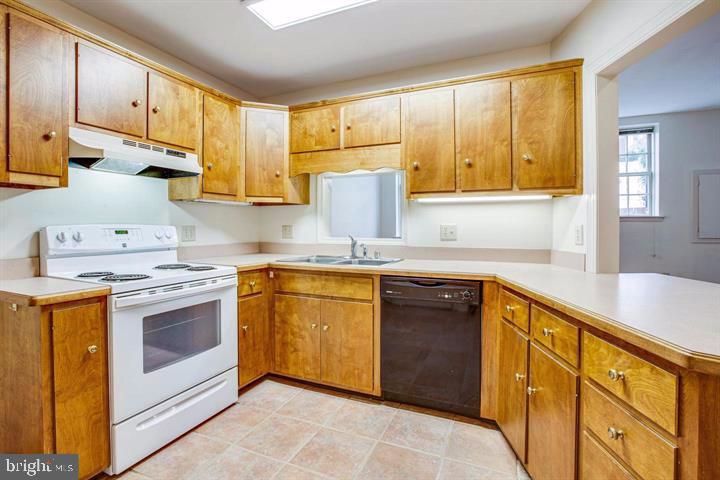 MARY WASHINGTON SQUARE - Residential Lease