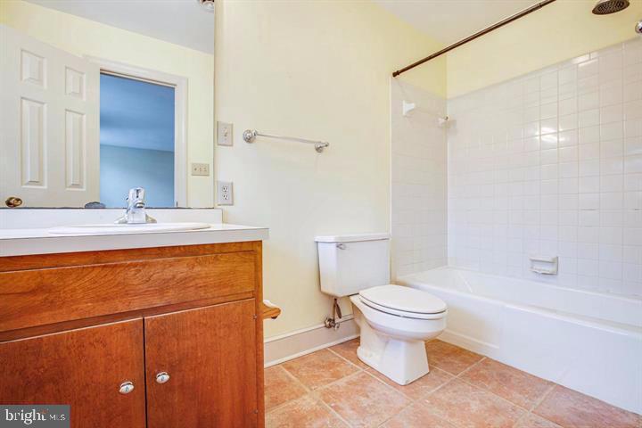 MARY WASHINGTON SQUARE - Residential Lease