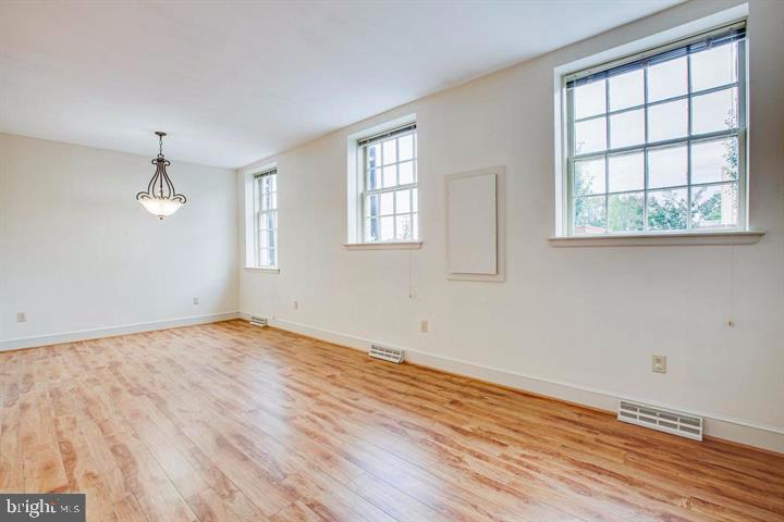 MARY WASHINGTON SQUARE - Residential Lease