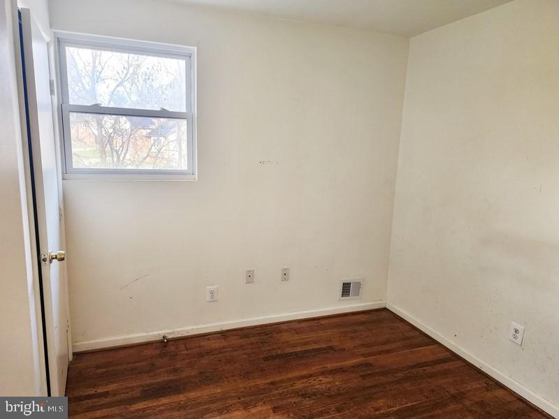 ROYALE GARDENS - Residential