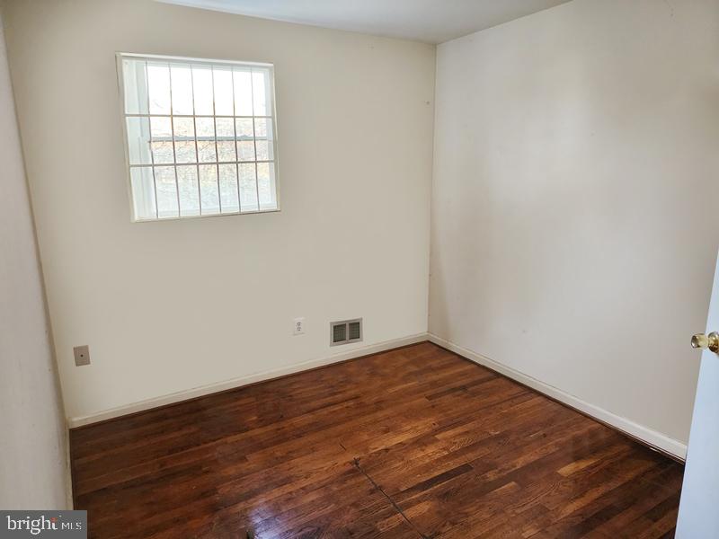 ROYALE GARDENS - Residential