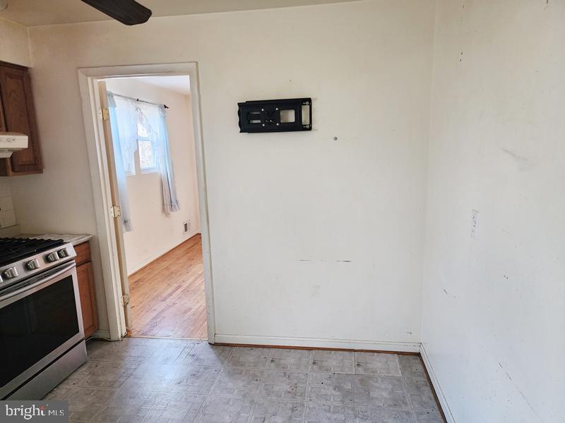 ROYALE GARDENS - Residential