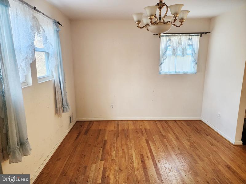 ROYALE GARDENS - Residential