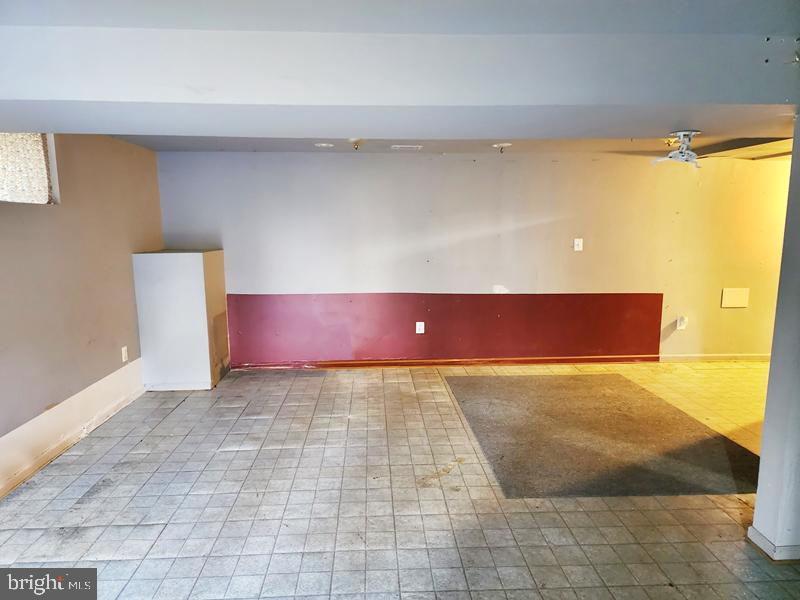 ROYALE GARDENS - Residential