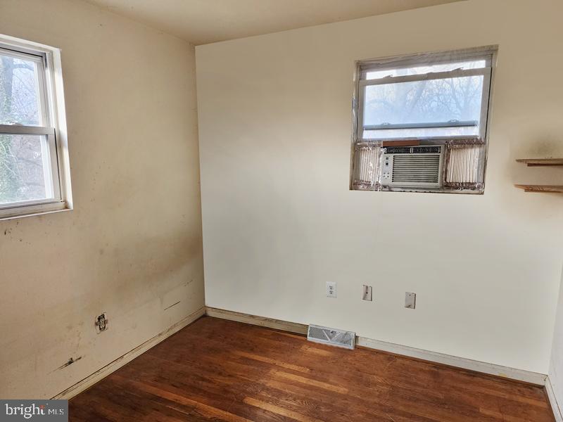 ROYALE GARDENS - Residential