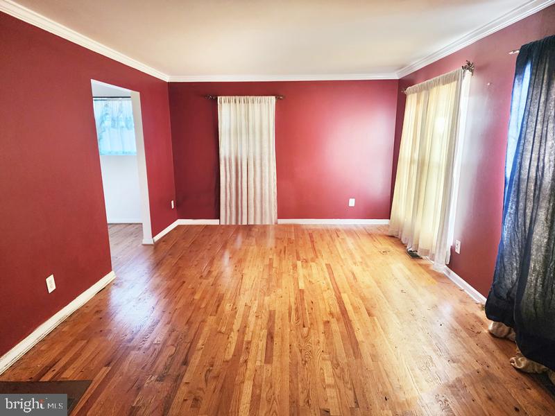 ROYALE GARDENS - Residential