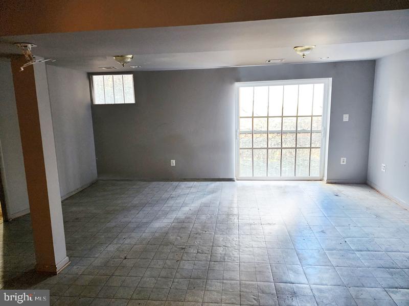 ROYALE GARDENS - Residential