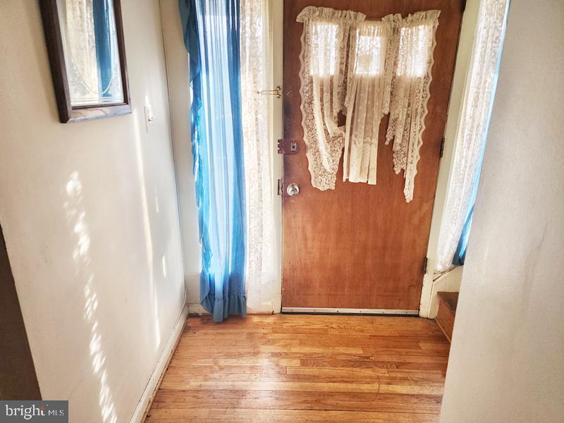 ROYALE GARDENS - Residential