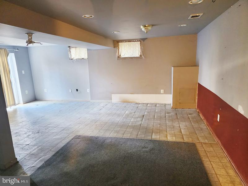 ROYALE GARDENS - Residential