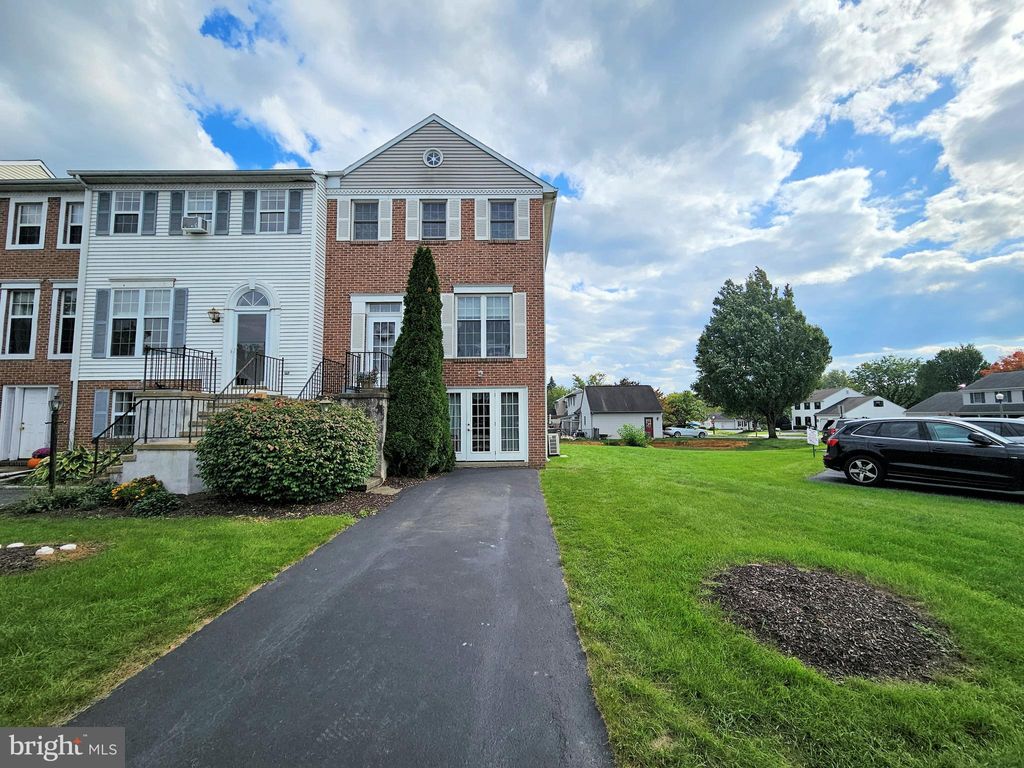 Photo of 28 Brookfield Road, Lititz, PA 17543 (MLS # PALA2058352)