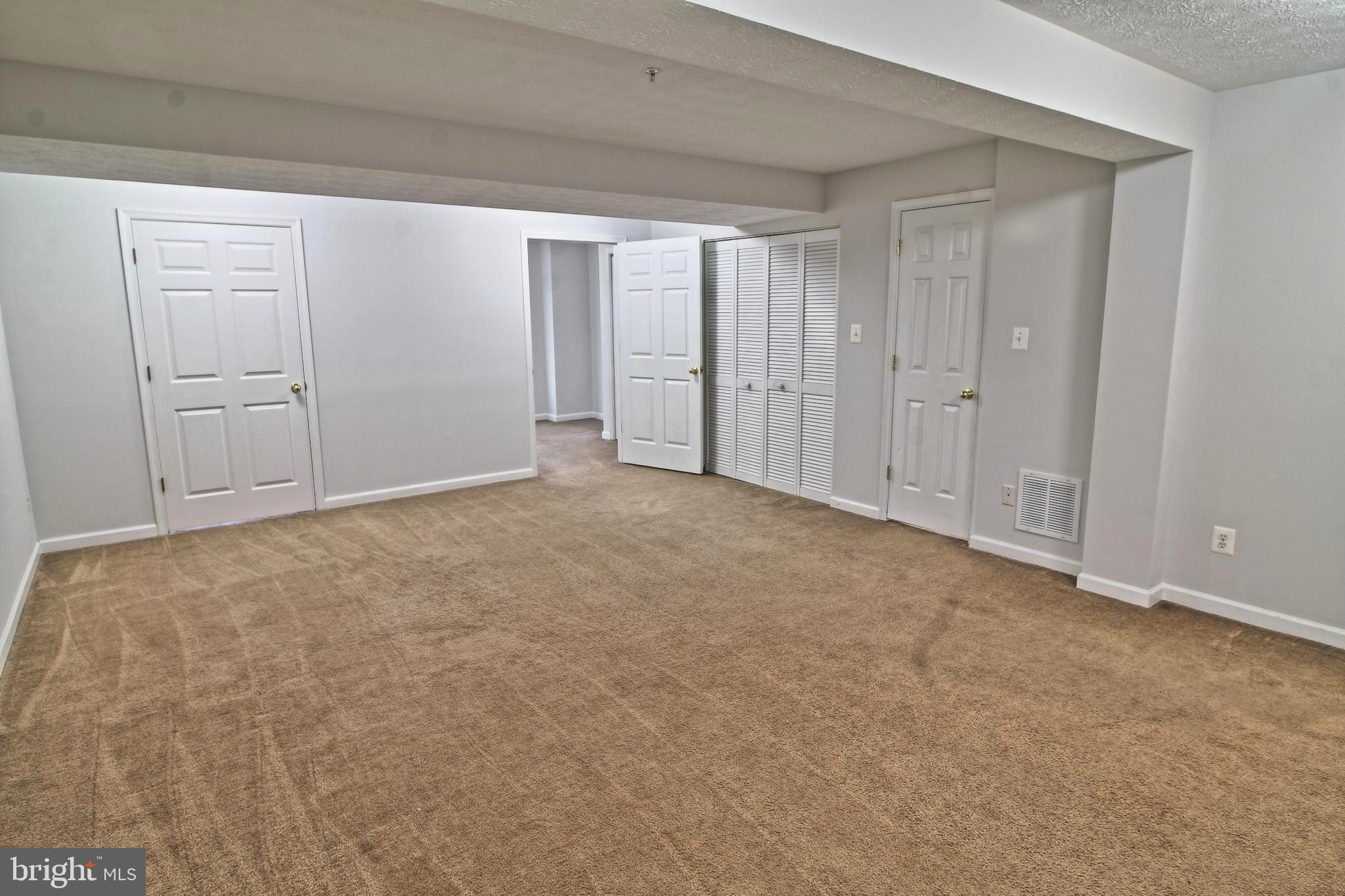 HOLLY WOODS - Residential