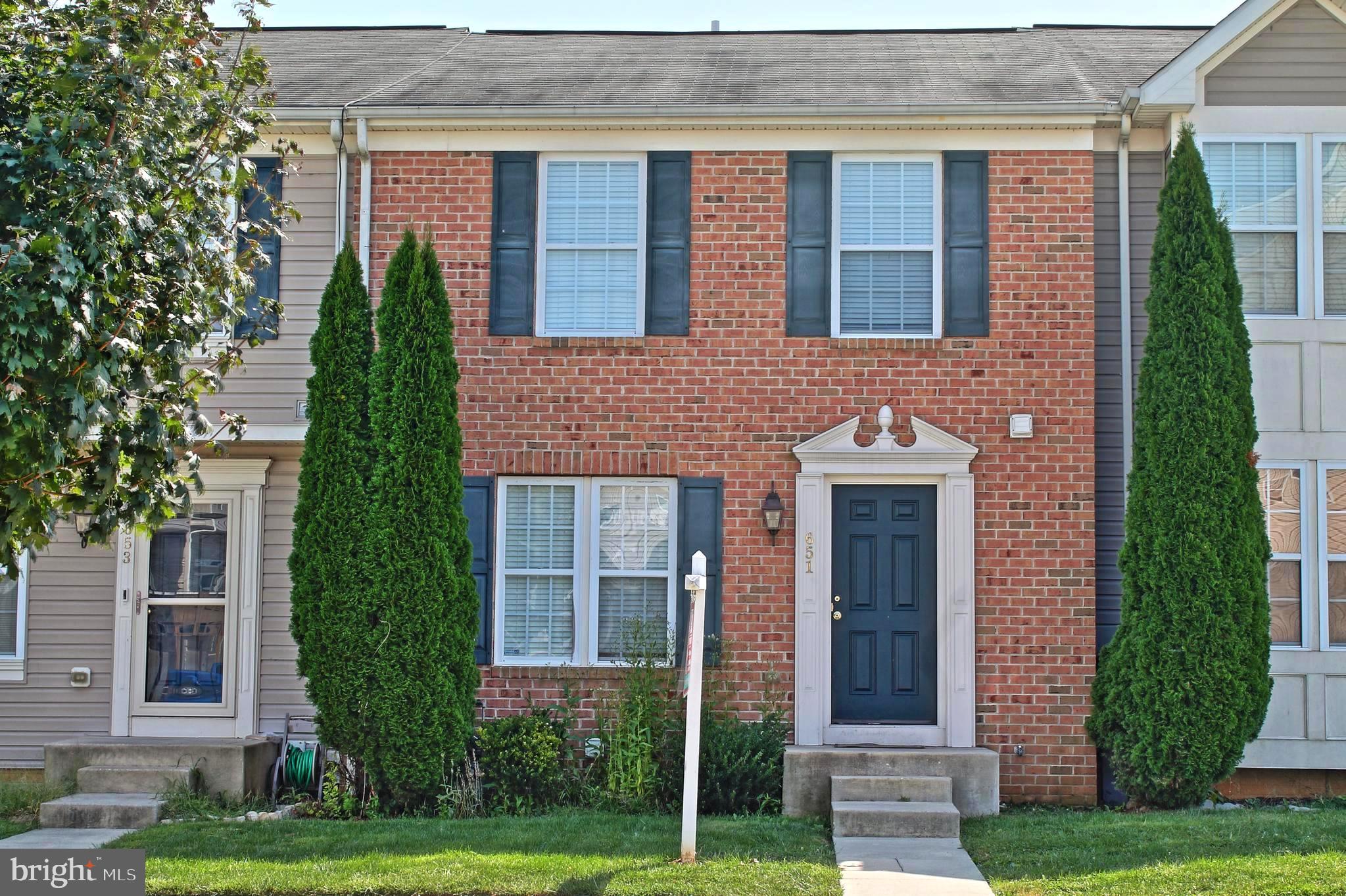 Come see this Turn Key home! This Townhome has been fully repainted and is in Excellent Condition! Landscaping and common grounds snow removal is included.