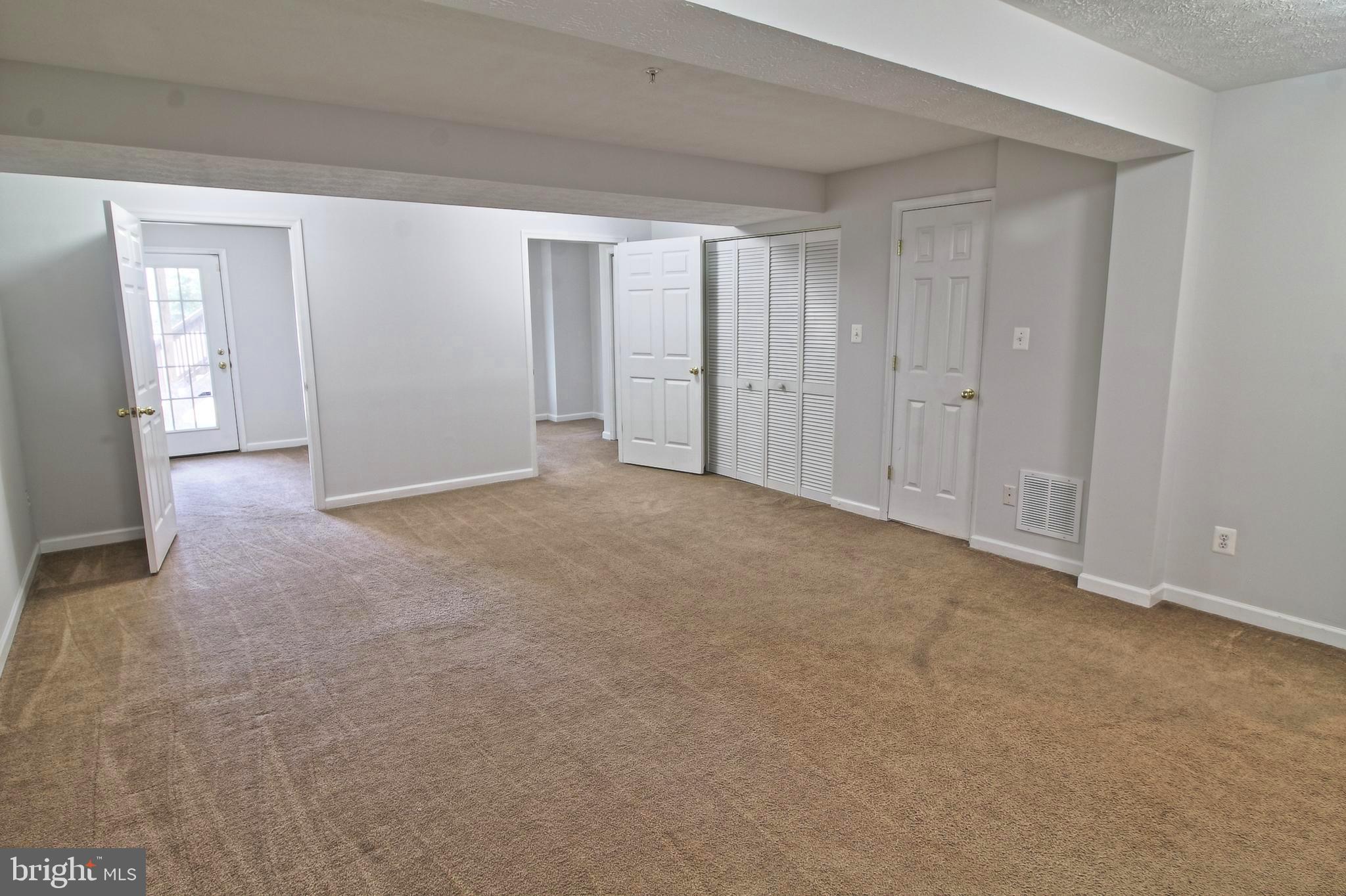 HOLLY WOODS - Residential