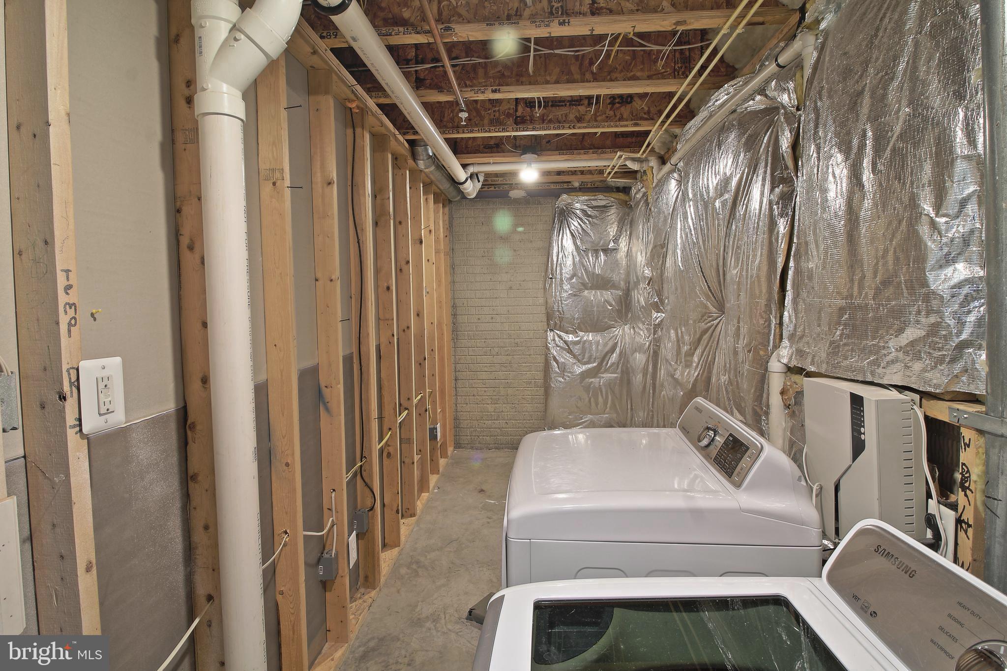 HOLLY WOODS - Residential