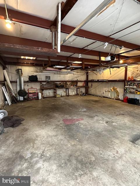 HALFWAY - Residential Lease