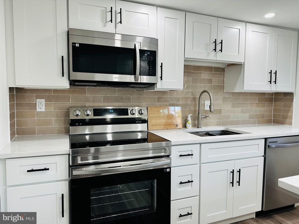 Photo of 128 Wellington Terrace, LANSDALE, PA 19446 (MLS # PAMC2159542)