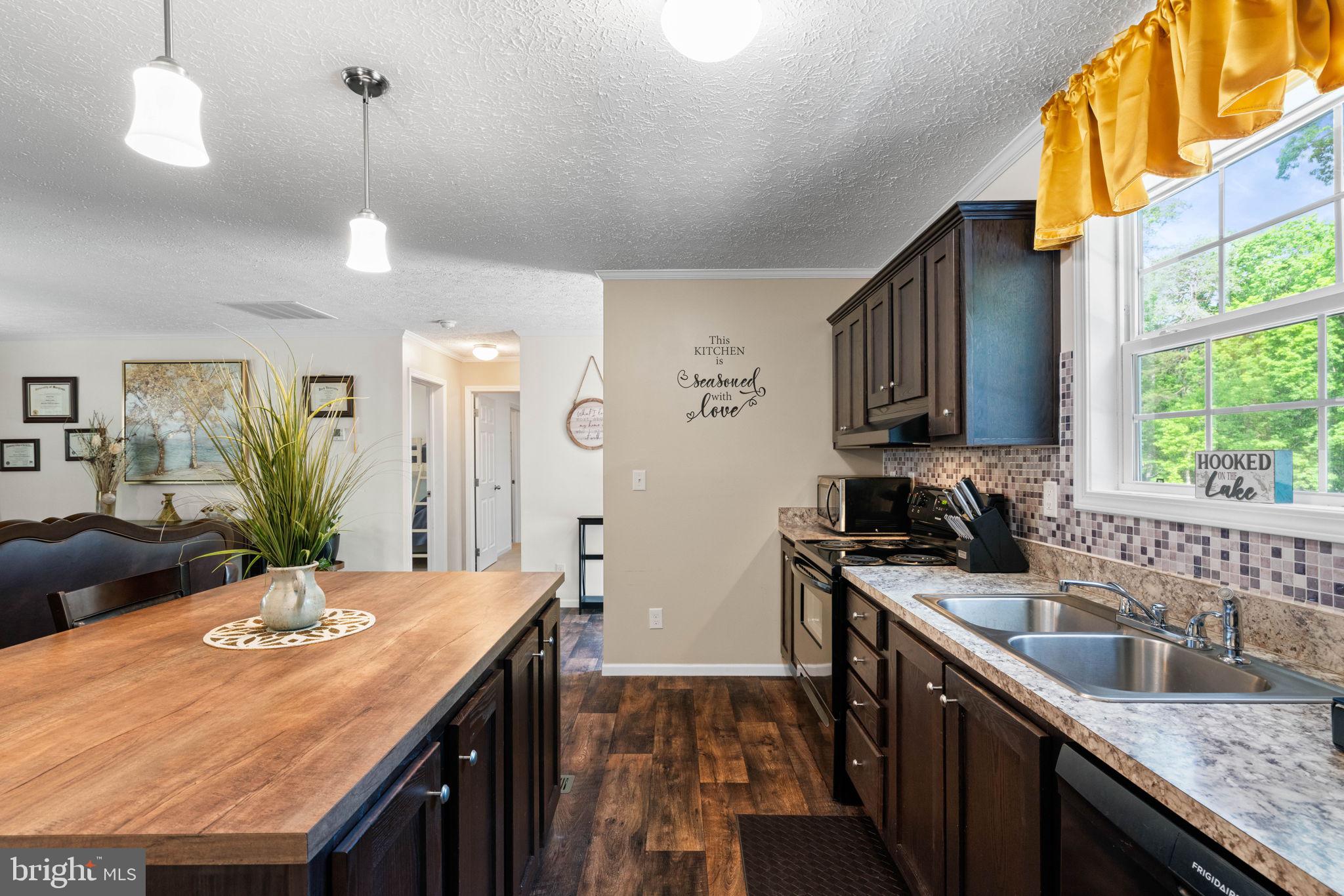 LAKESHORE WOODS - Residential