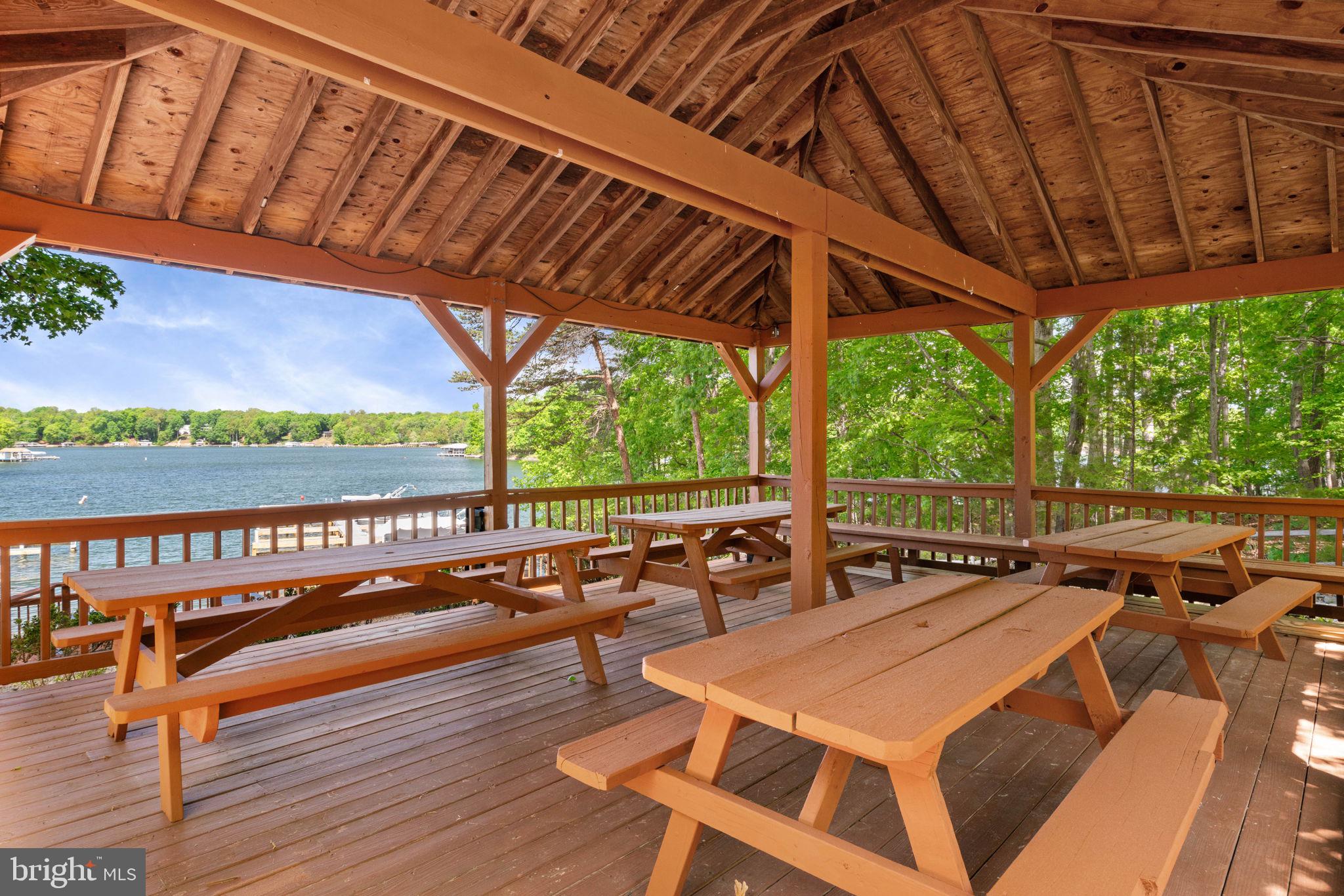 LAKESHORE WOODS - Residential