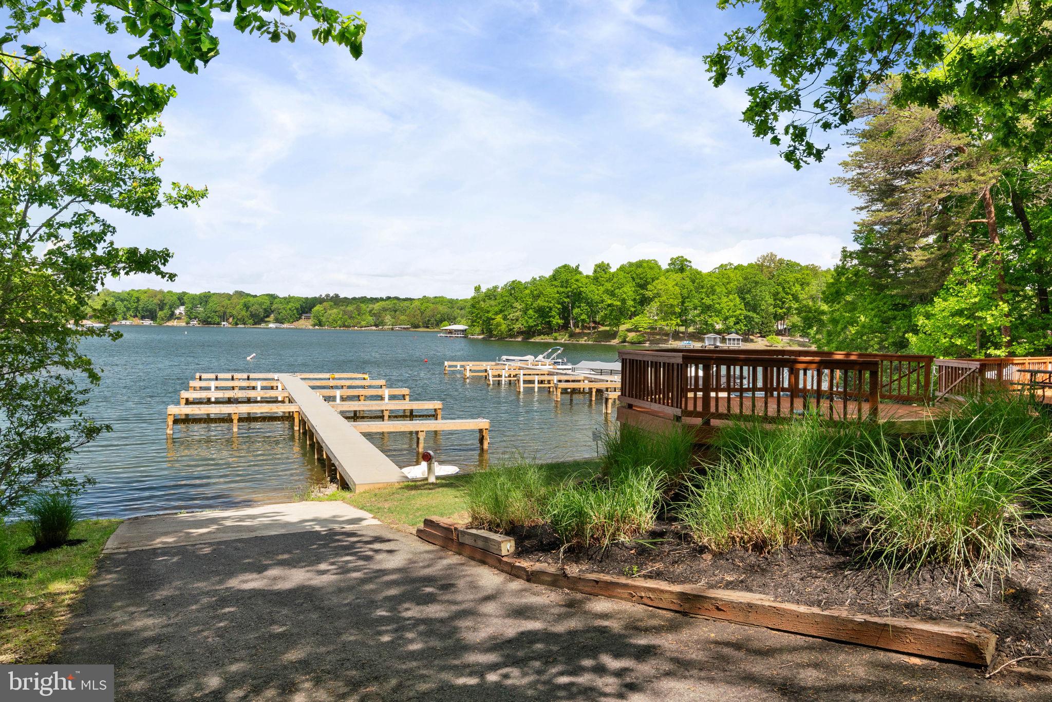 LAKESHORE WOODS - Residential
