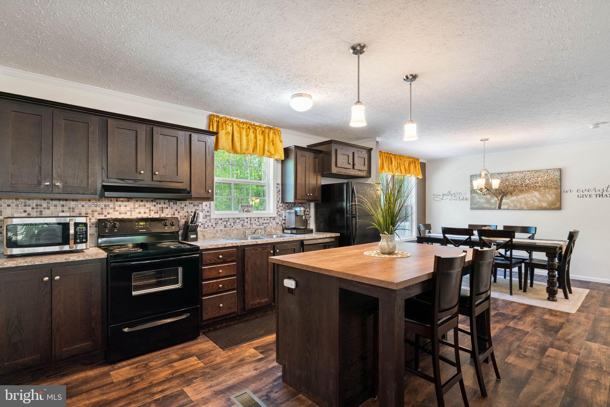 LAKESHORE WOODS - Residential