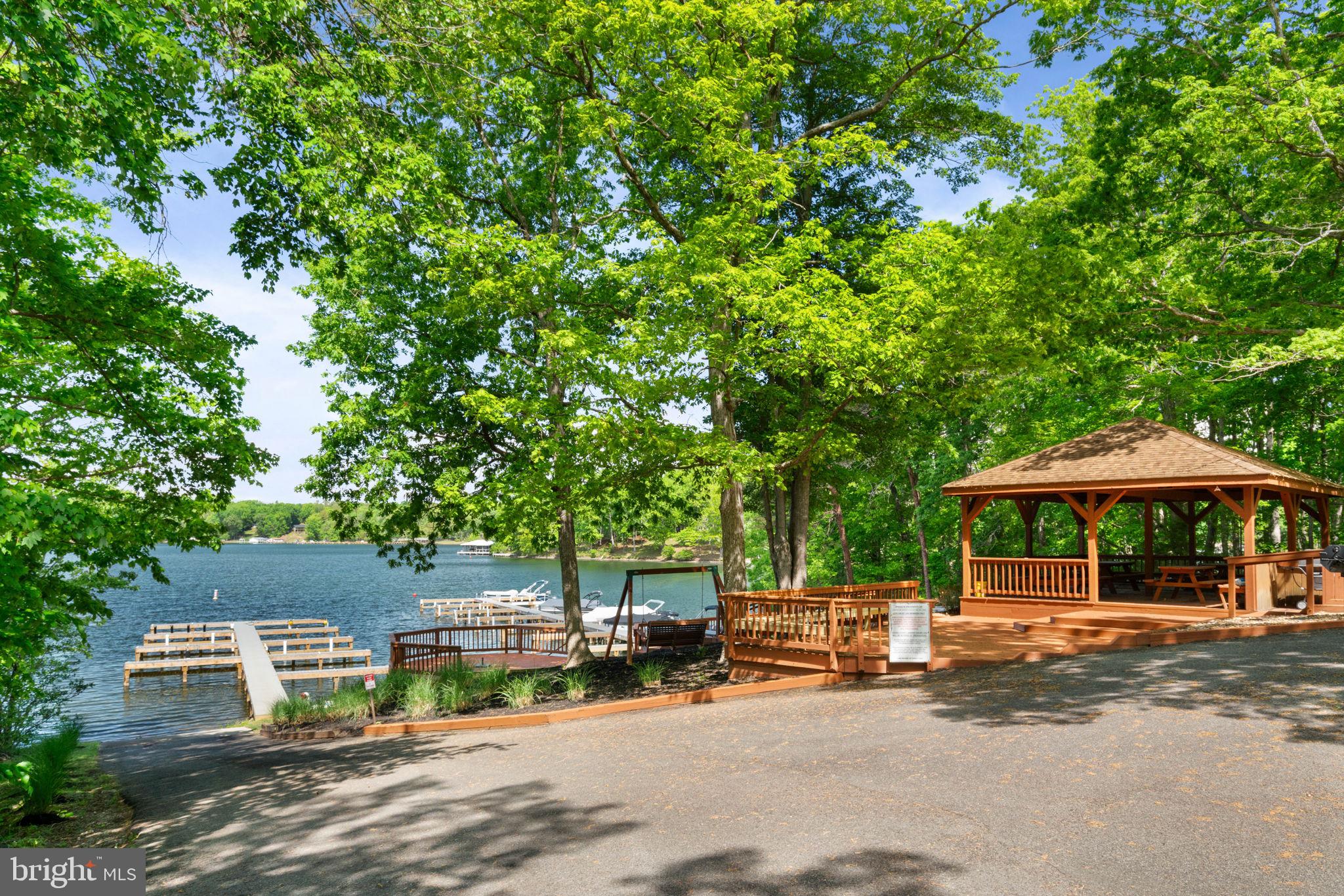 LAKESHORE WOODS - Residential